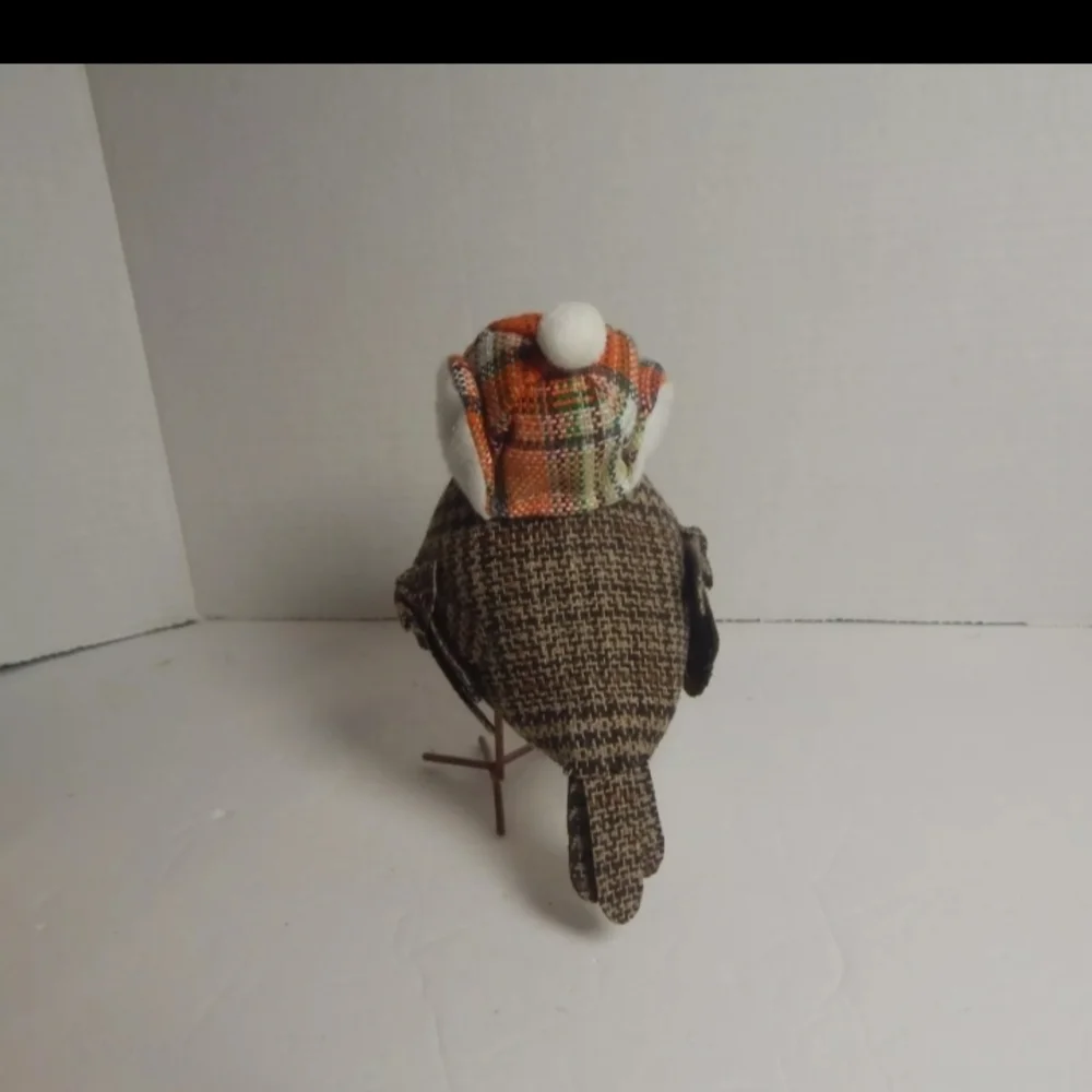 Plaid Brown and‎ White Bird Decor
